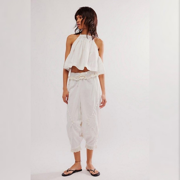 Free People‎ Beach Life Set in White Halter Top and Capri Pants Brand New